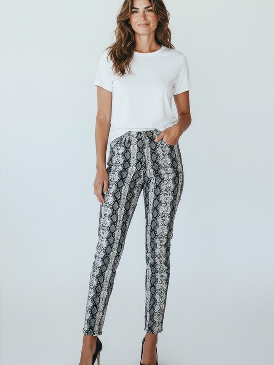 Nicole Miller Pants - Nicole Miller Black and White Snake-Print High Waist  Slim Ankle Pants NWT
